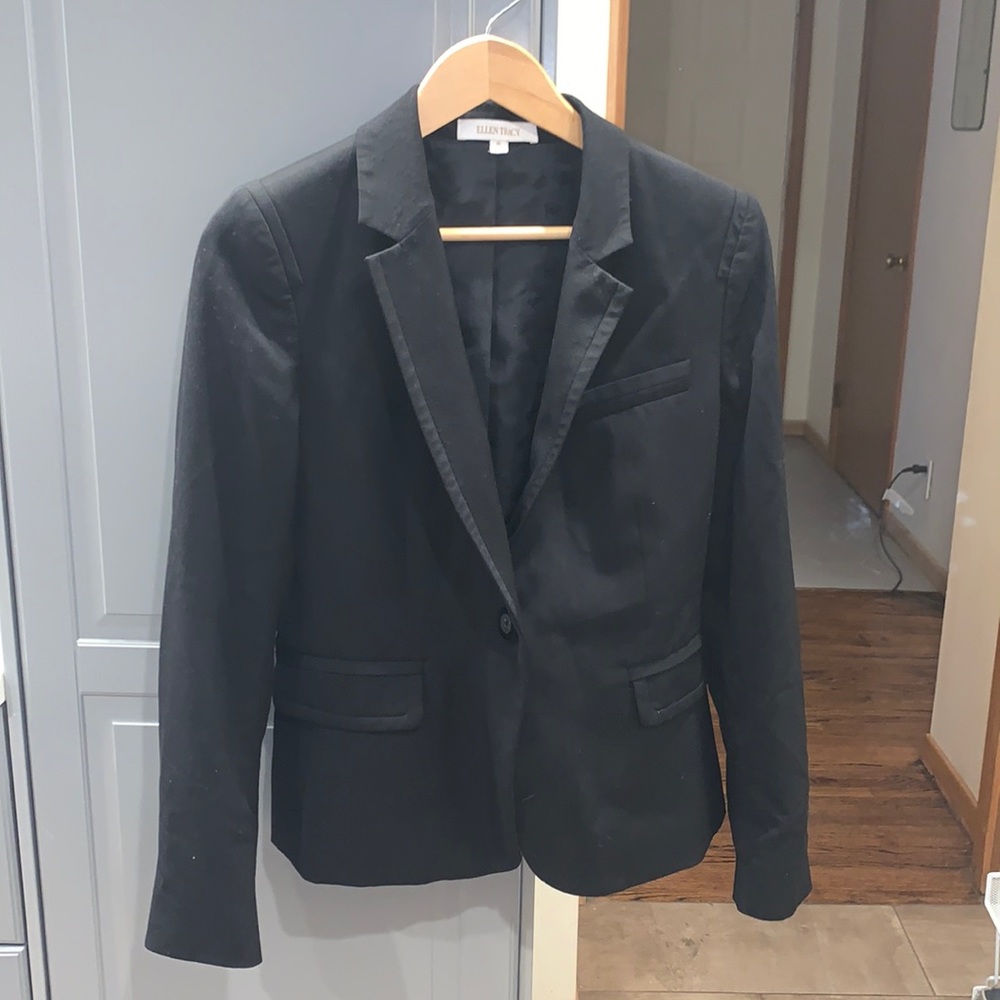 Ellen Tracy size 8 classic black one button blazer